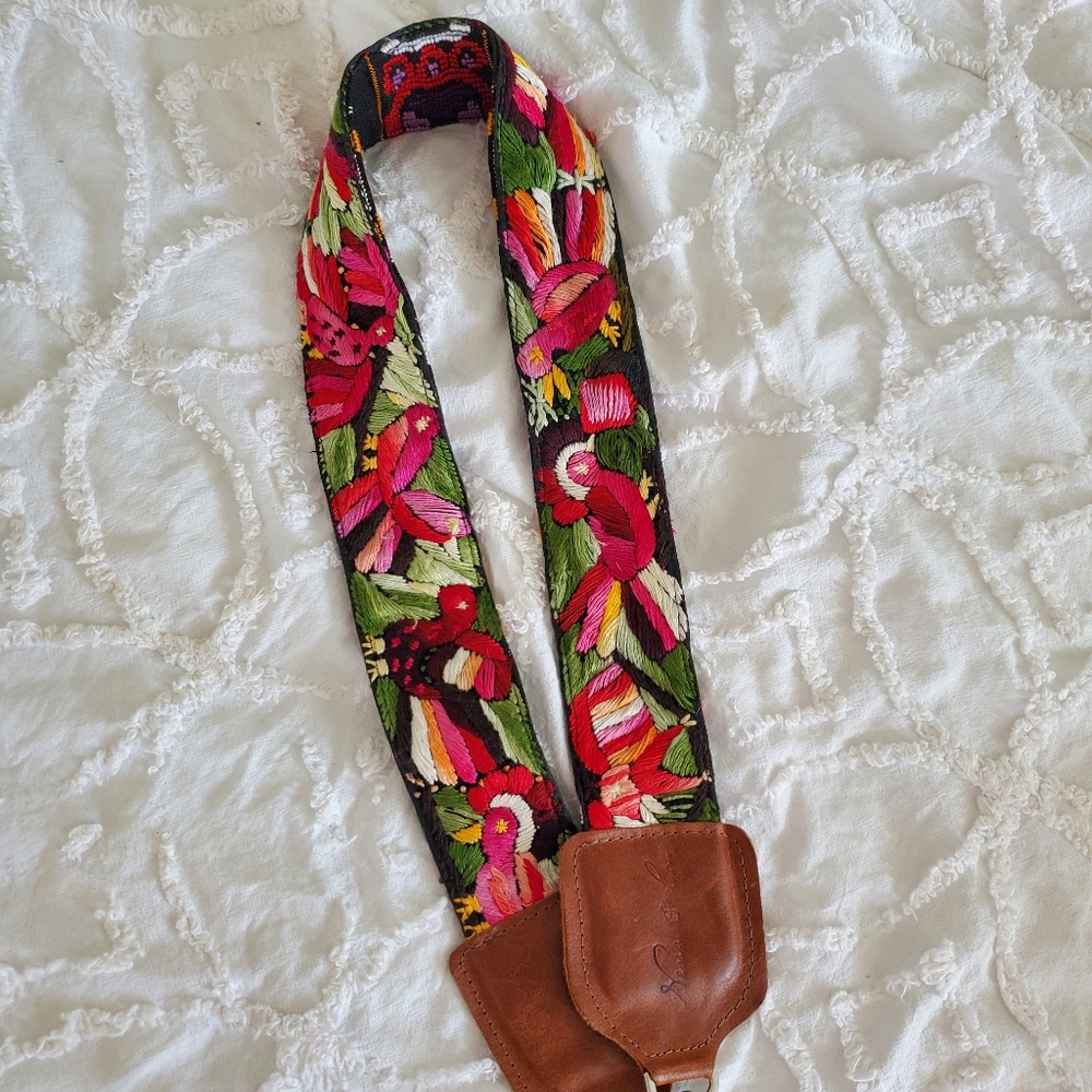 Nena & Co crossbody strap